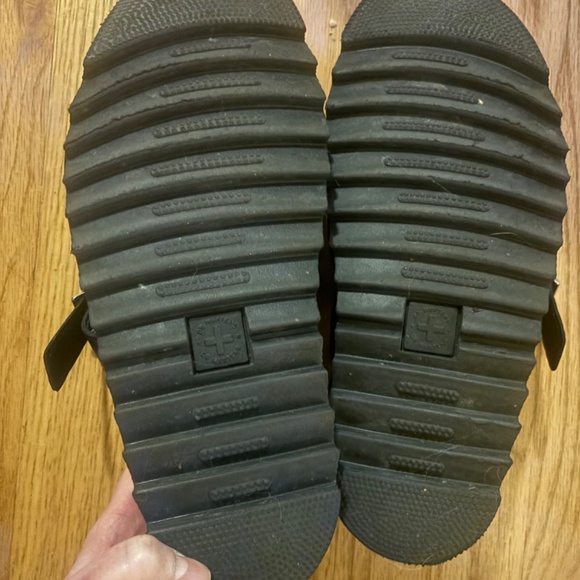 Women’s size 8 US dr martens sandals - Picture 2 of 4